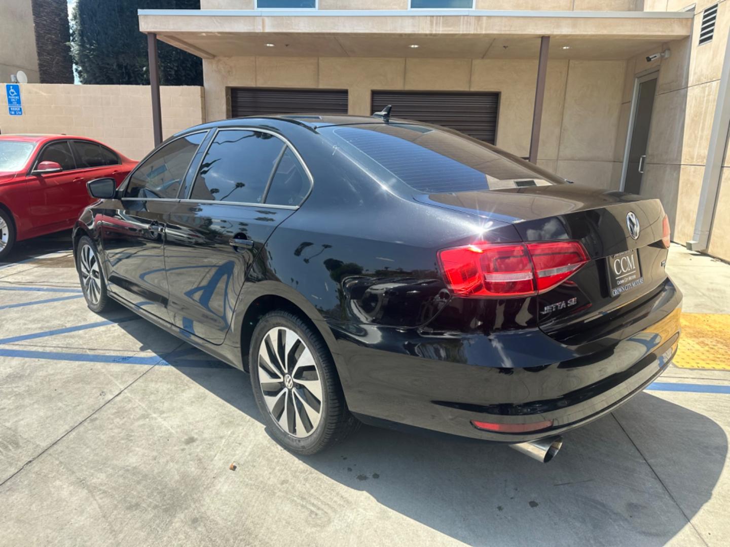 2015 Black /Black Volkswagen Jetta SE 5M (3VWD17AJ4FM) with an 1.8L L4 DOHC 20V engine, Automatic transmission, located at 30 S. Berkeley Avenue, Pasadena, CA, 91107, (626) 248-7567, 34.145447, -118.109398 - Black on Black! Premium Wheels! The 2015 Volkswagen Jetta SE encapsulates the ideal blend of contemporary design, advanced features, and the reliable performance Volkswagen is renowned for. Its sleek contours and sophisticated aesthetics reflect urban sensibilities, making it perfect for city drive - Photo#2